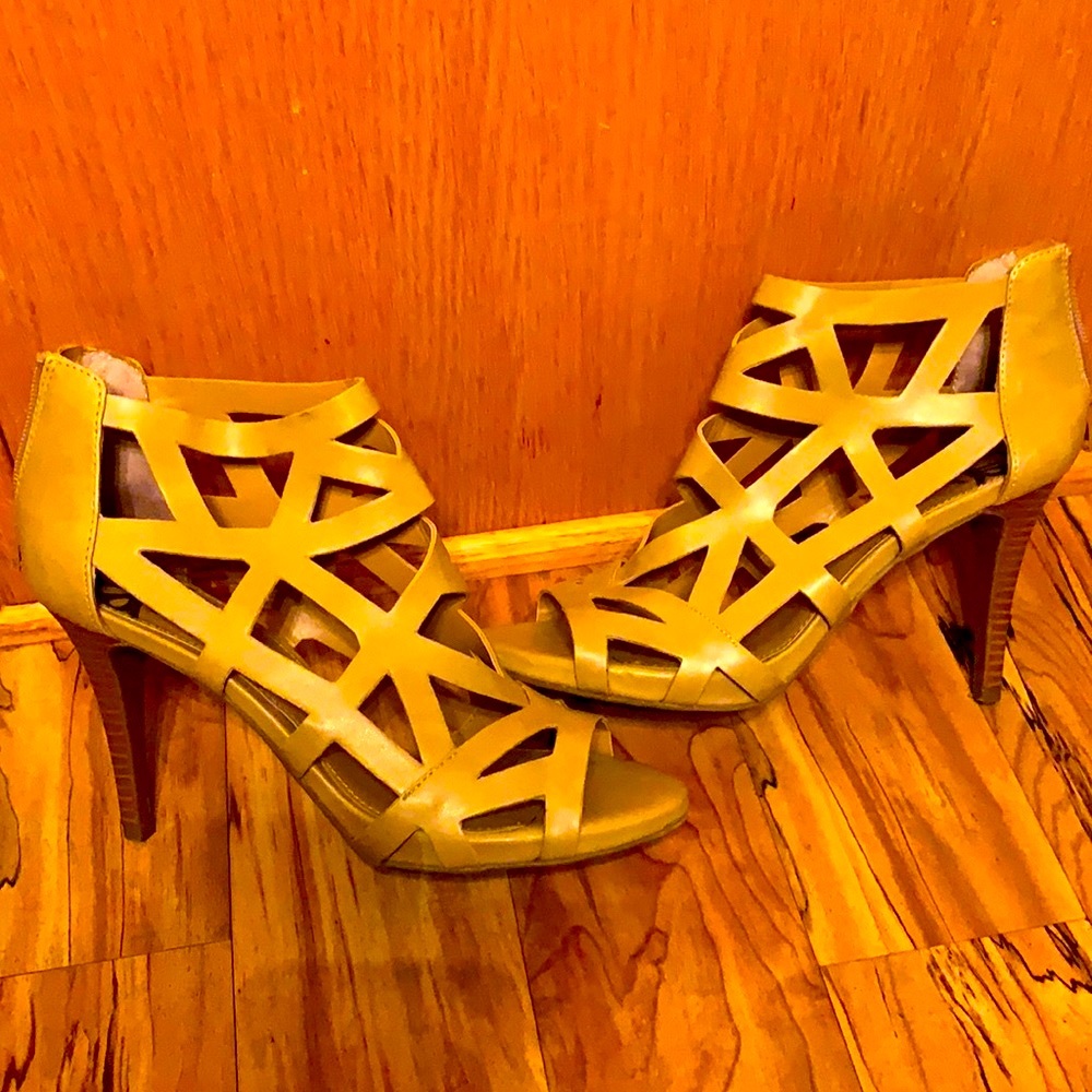 Fergalicious 8.5 vegan cutout high cage heel sandals shoes zip stilettos EUC